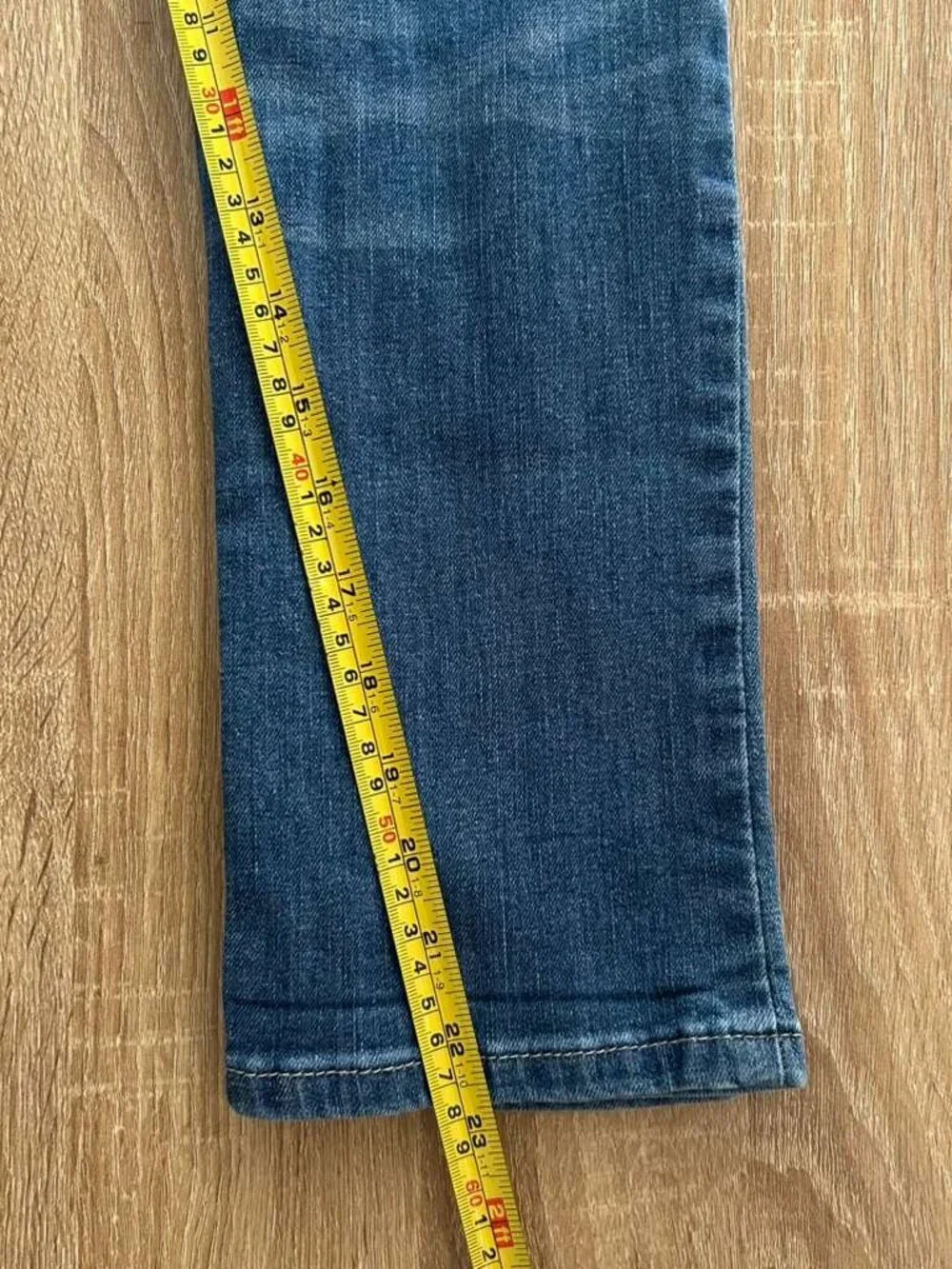 Guess Sarah Fit Skinny Jeans Size 26 Distressed Blue Stretch Denim - Picture 5 of 10